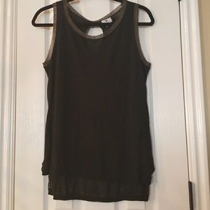 Worthington sleeveless black tank with keyhole back